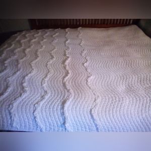 Beautiful White Ruffled Quilt By JC Penny HOME Full Size